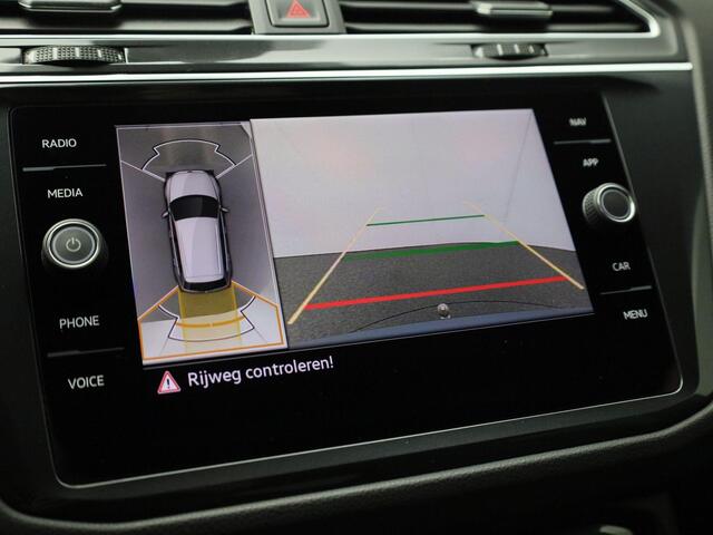 Volkswagen TIGUAN 1.4 TSIeHybrid 180kW/245PK R-Line DSG · Panoramadak · Leder · Trekhaak · Camera · Stoelverwarming ·