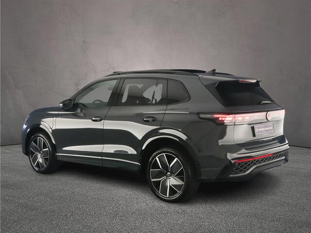 Volkswagen TIGUAN R-Line Edition 1.5 TSI eHybrid 272pk DSG Automaat Trekhaak, Panoramadak, Black Style, Adaptive cruise control, Elektrische achterklep, Achteruitrijcamera