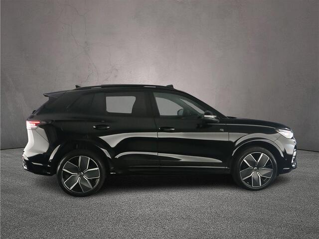 Volkswagen TIGUAN R-Line Edition 1.5 TSI eHybrid 272pk DSG Automaat Trekhaak, Black Style, Panoramadak, Navigatie, Adaptive cruise control, Achteruitrijcamera