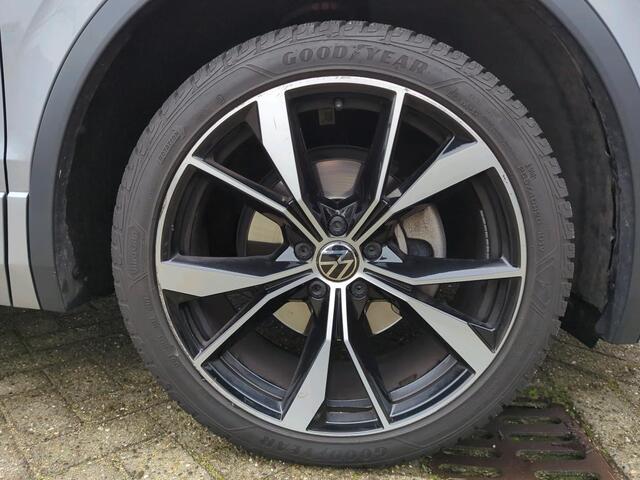 Volkswagen TIGUAN Allspace 1.5 TSI R-Line Business+ 7 persoons DSG Automaat Winterpakket / El. achterklep / Panoramadak / Navigatie / Camera / Clima / LED