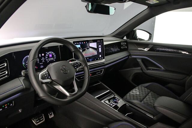 Volkswagen TIGUAN R-Line Edition 1.5 TSI eHybrid 272pk DSG Automaat Trekhaak, Black Style, Panoramadak, Adaptive cruise control, Elektrische achterklep, Navigatie, Achteruitrijcamera