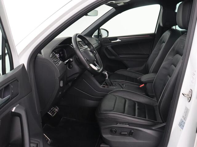 Volkswagen TIGUAN 1.4 TSI eHybrid R Line | Panoramadak | Leder | Stoelverwarming | Trekhaak | 360 Camera | Adaptive cruise | Carplay | Matrix LED | Navigatie | Achterbankverwarming | PHEV | Plug In