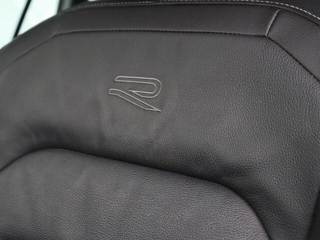 Volkswagen TIGUAN 1.4 TSI eHybrid R Line | Panoramadak | Leder | Stoelverwarming | Trekhaak | 360 Camera | Adaptive cruise | Carplay | Matrix LED | Navigatie | Achterbankverwarming | PHEV | Plug In