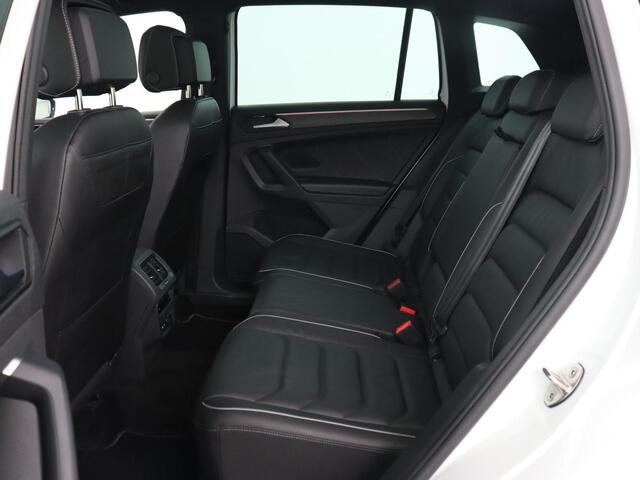 Volkswagen TIGUAN 1.4 TSI eHybrid R Line | Panoramadak | Leder | Stoelverwarming | Trekhaak | 360 Camera | Adaptive cruise | Carplay | Matrix LED | Navigatie | Achterbankverwarming | PHEV | Plug In