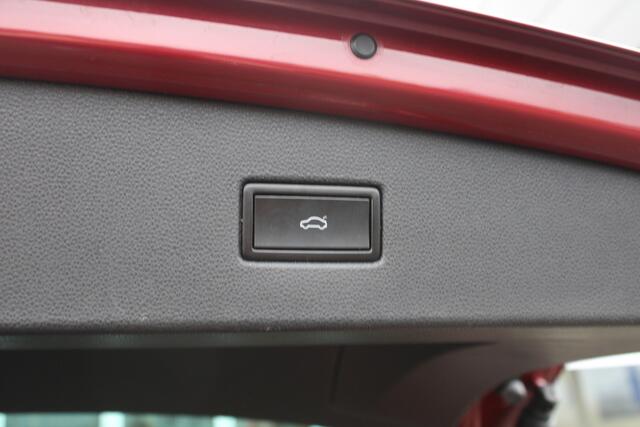 Volkswagen TIGUAN 1.4 TSI Comfortline Business | Schuif/kanteldak | Adapt. Cruise | Trekhaak | Verw. Voorstoelen | DAB | 20" LMV |