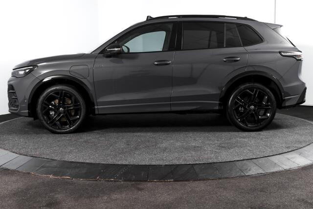 Volkswagen TIGUAN 1.5 eHybrid 272 PK R-Line Edition | Black Style | Assistance Plus | Elek. Trekhaak | S/K-panodak | IQ Light | Adapt. Cruise | Stoel-+stuurverw. | NAV+App. Connect | 360 Camera | LM 20" | 3547