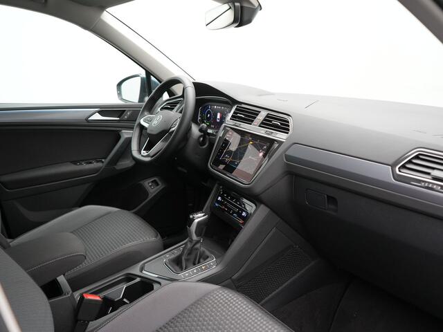 Volkswagen TIGUAN 1.4 eHybrid Active Plug In Hybrid 245pk Dealer O.H. PHEV | Adaptive Cruise | 360 Camera | IQ Light | Voorstoelen & Stuur Verwarmd | Sfeerverlichting | Apple Carplay | Virtual | Keyless | Blis | Navigatie | DAB |