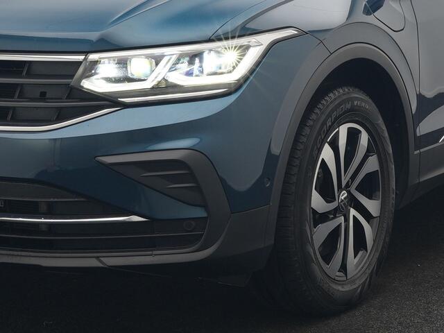 Volkswagen TIGUAN 1.4 eHybrid Active Plug In Hybrid 245pk Dealer O.H. PHEV | Adaptive Cruise | 360 Camera | IQ Light | Voorstoelen & Stuur Verwarmd | Sfeerverlichting | Apple Carplay | Virtual | Keyless | Blis | Navigatie | DAB |