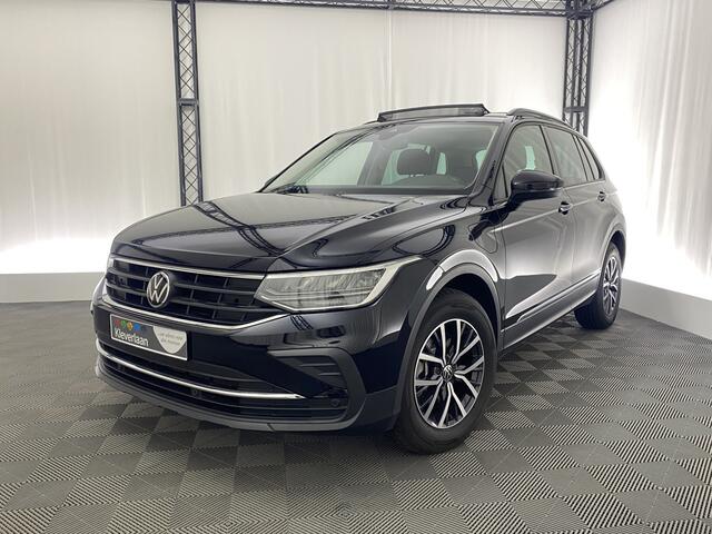 Volkswagen TIGUAN 1.4 PHEV Life Edition Automaat | Pano dak | Elek. Trekhaak | Navi | ACC | P. Sensoren |
