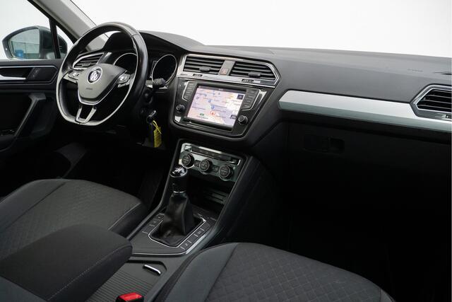 Volkswagen TIGUAN 1.4 TSI 125pk Connected Series Full led/ Navigatie/ Carplay/ Climate control/ Cruise control/ Dab/ 19" Lmv