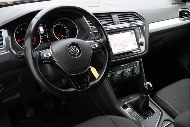 Volkswagen TIGUAN 1.4 TSI 125pk Connected Series Full led/ Navigatie/ Carplay/ Climate control/ Cruise control/ Dab/ 19" Lmv