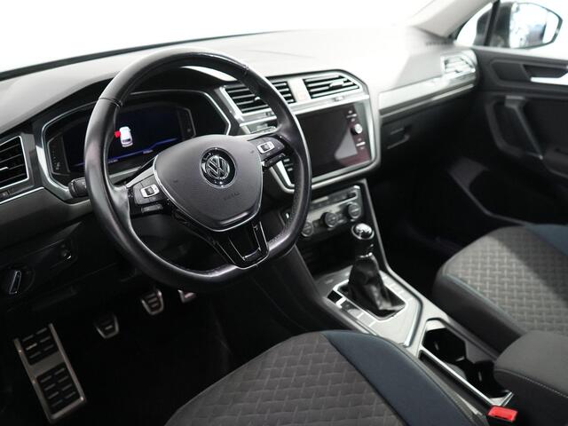 Volkswagen TIGUAN Allspace 1.5 TSI Comfortline Business R-Line 7p. | Matrix | Zwenkhaak | Camera | Carplay | HUD |