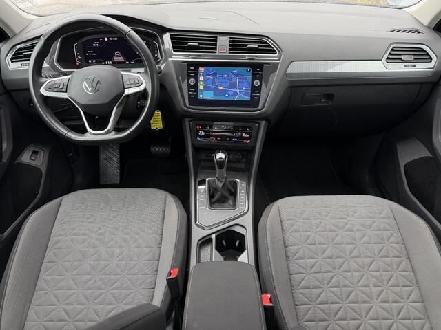 Volkswagen TIGUAN 1.4 TSI eHybrid Life Automaat / Wegklapbare Trekhaak 1.800 Kg / Dealer Onderhouden / Panoramadak / Camera / Navigatie / ACC / Travel Assist / Dodehoek Detectie / Stoel & Stuurwielverwarming /