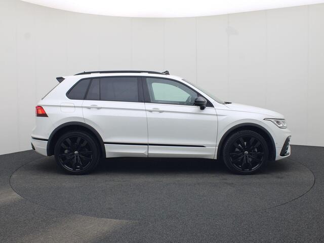 Volkswagen TIGUAN 1.4TSIeHybrid 180kW/245PK R-Line Black Style DSG · Panoramadak · Apple Carplay/Android Auto · Camera + Parkeersensoren