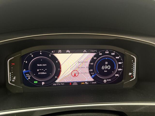 Volkswagen TIGUAN 1.5 TSI ACT Highline Business R | Panodak | Trekhaak | Massage stoel | 1e eigenaar | NL Auto