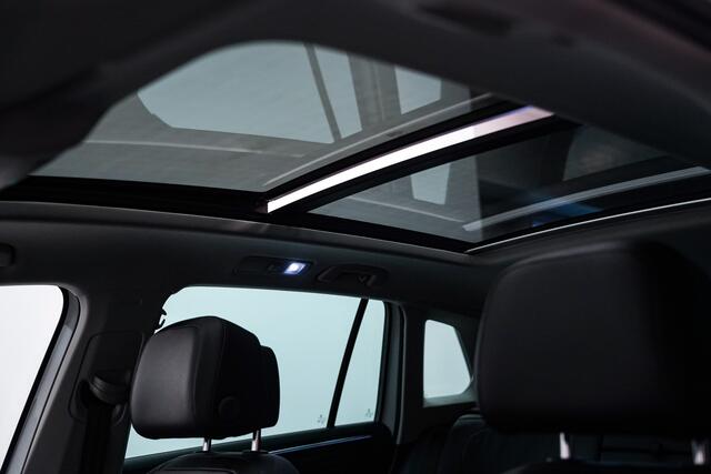 Volkswagen TIGUAN 1.5 TSI 150pk ACT R-Line|Panodak|Trekhaak|Leder