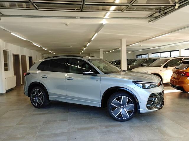 Volkswagen TIGUAN 1.5 eTSI R-LINE LEDER/PANO-DAK/TREKHAAK/CAMERA/HUD/ACC