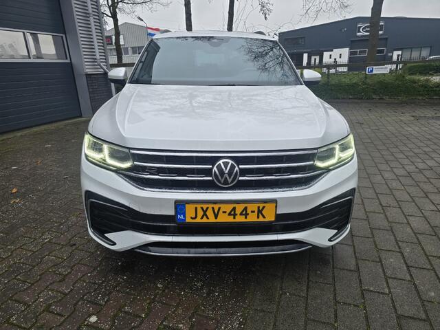 Volkswagen TIGUAN 1.4 TSI E HYBRID R LINE BUSINESS+ pano