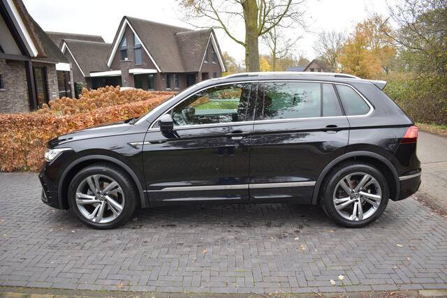 Volkswagen TIGUAN 1.5 TSI R-Line '21 LEER, PANO, TREKH, ACC, NIEUWSTAAT!