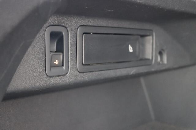 Volkswagen TIGUAN 1.4 TSI Comfortline Business R Panoramadak | Trekhaak | Stoelverwarming | Carplay