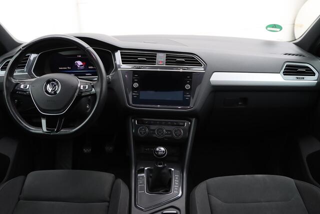 Volkswagen TIGUAN 1.4 TSI Comfortline Business R Panoramadak | Trekhaak | Stoelverwarming | Carplay