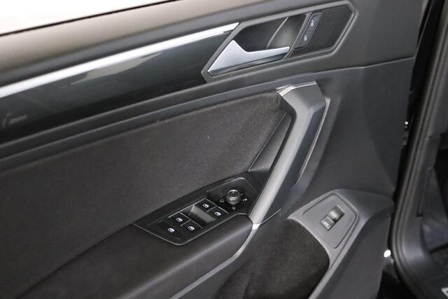 Volkswagen TIGUAN Allspace 1.5 TSI Highline R-line 7-Persoons Panoramadak, LED, ACC, Massagestoelen