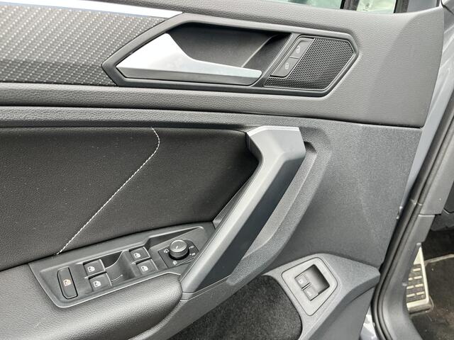 Volkswagen TIGUAN 1.4 TSI eHybrid R-Line 245pk Airco Adaptieve cruise controle R-pakket Digitaal display Elektrische achterklep Apple carplay Navigatiesysteem IQ.Licht Keyless start Achterruitrij camera