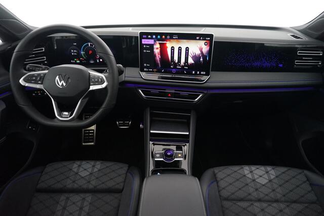 Volkswagen TIGUAN 1.5 eHybrid R-Line Edition | Pano | Trekhaak