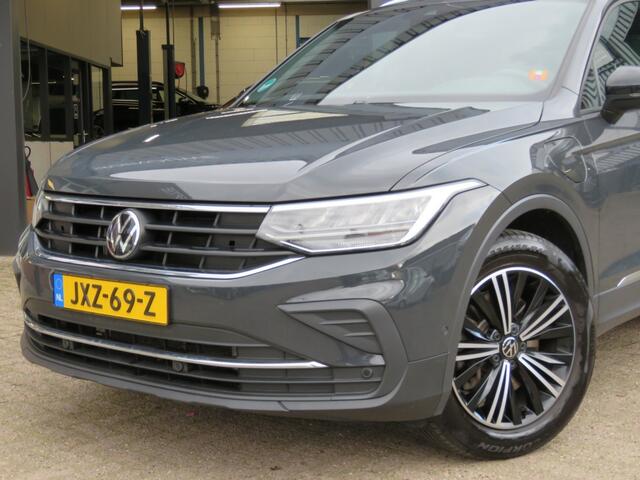 Volkswagen TIGUAN 1.4 TSI 245pk eHybrid ACTIVE / Trekhaak wegklap. / Head up / Camera Etc / BOVAG garantie