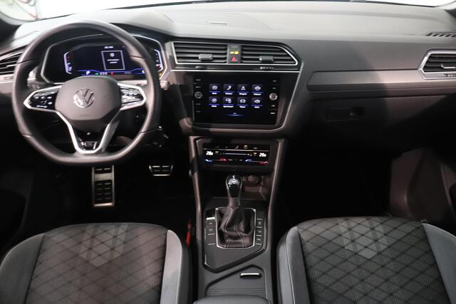Volkswagen TIGUAN 1.5 TSI R-Line | Matrix LED | Black style | Trekhaak | AppleCarplay AndroidAuto Navigatie |