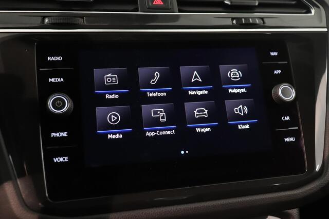 Volkswagen TIGUAN 1.5 TSI R-Line | Matrix LED | Black style | Trekhaak | AppleCarplay AndroidAuto Navigatie |