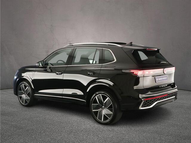 Volkswagen TIGUAN R-Line Edition 1.5 TSI eHybrid 272pk DSG Automaat Trekhaak, Panoramadak, Adaptive cruise control, Eletktrische achterklep, LED koplampen