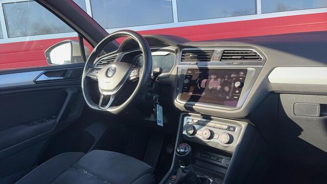 Volkswagen TIGUAN 1.4 TSI Comfortline Business R R-LINE / PANORAMADAK / FULL LED / CARPLAY / NAVI / CLIMA / PDC / BLUETOOTH / CRUISE / ACC / NL-AUTO