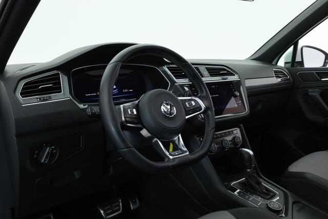 Volkswagen TIGUAN 2.0 TSI 4Motion R-Line DSG 220pk! | Pano | 360cam | Elek. Trekhaak | Adapt. Cruise | Stoelverw. | 20'' | Digi. Dashboard