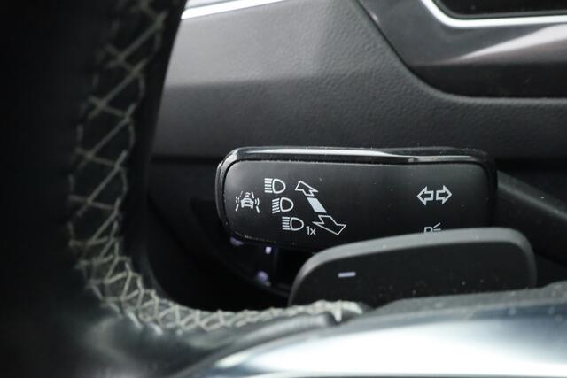 Volkswagen TIGUAN 2.0 TSI 4Motion R-Line DSG 220pk! | Pano | 360cam | Elek. Trekhaak | Adapt. Cruise | Stoelverw. | 20'' | Digi. Dashboard