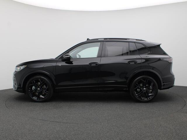 Volkswagen TIGUAN 1.5 eHybrid R-Line Edition 272PK DSG Pano-Schuifdak, Black Style, Trekhaak, 20" LM Velgen, Head-Up Display, Matrix LED-Verlichting, 360gr. Camera, Harman Kardon, Navi, Elektr. Achterklep