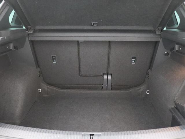 Volkswagen TIGUAN 1.5 TSI R-Line Business+ 150PK DSG Panoramadak, trekhaak, leder, achteruitrijcamera, stuur/stoelverwarming, side assist, easy open, alarm, 19'' lichtmetaal