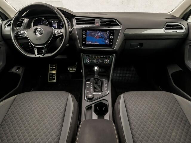 Volkswagen TIGUAN 2.0 TSI 4Motion Highline 190Pk Automaat (PANORAMADAK, GROOT NAVI, HEAD-UP DISPLAY, 360 CAMERA, TREKHAAK, SPORTSTOELEN, GETINT GLAS, ELEK ACHTERKLEP, ADAPTIVE CRUISE, NIEUWSTAAT)