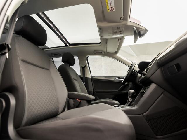 Volkswagen TIGUAN 2.0 TSI 4Motion Highline 190Pk Automaat (PANORAMADAK, GROOT NAVI, HEAD-UP DISPLAY, 360 CAMERA, TREKHAAK, SPORTSTOELEN, GETINT GLAS, ELEK ACHTERKLEP, ADAPTIVE CRUISE, NIEUWSTAAT)