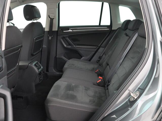 Volkswagen TIGUAN 1.4 TSI R Line | Panoramadak | Stoelverwarming | Trekhaak | Adaptive cruise | Virtual Cockpit | Dynaudio | Massage | Camera | Navigatie | LED Plus | Keyless | 20'' | Park Assist