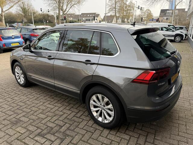 Volkswagen TIGUAN 1.4 TSI Connected Series / Airco clima/ navigatie/ Cruise/ Apple carplay/ PDC/ Elektrische trekhaak/ LMV/ LED