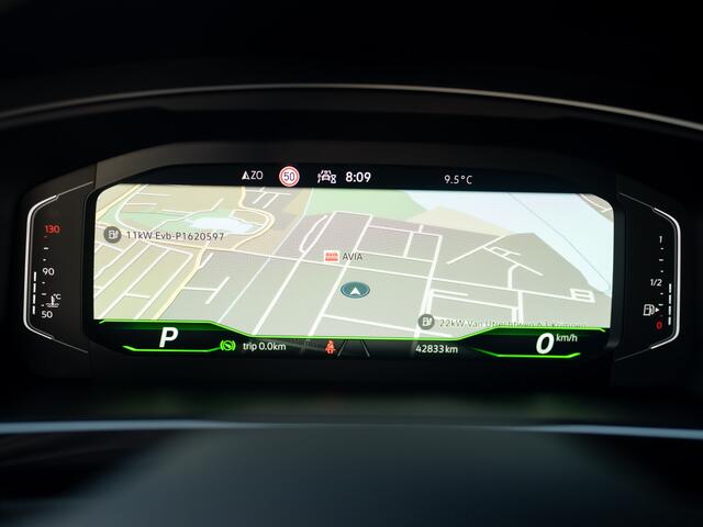 Volkswagen TIGUAN 1.5 TSI R-Line Business+ | Keyless | Camera | Elk-A-klep | IQ light | Prijs Rijklaar!!