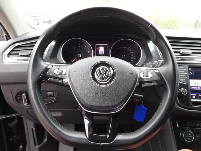 Volkswagen TIGUAN 1.4 TSI ACT Comfortline Automatische airco, navigatie, licht metalen velgen, parkeersensoren voor en achter, trekhaak elektrisch uitklapbaar, enz.