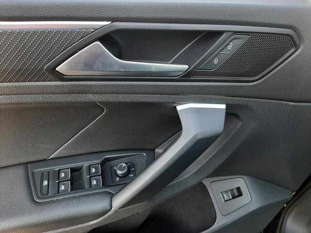 Volkswagen TIGUAN 1.5 TSi 150pk R-LINE BTW-AUTO IQ-LIGHT Elek.-Trekhaak Panoramadak Navigatie Leer Adap.cruise-control