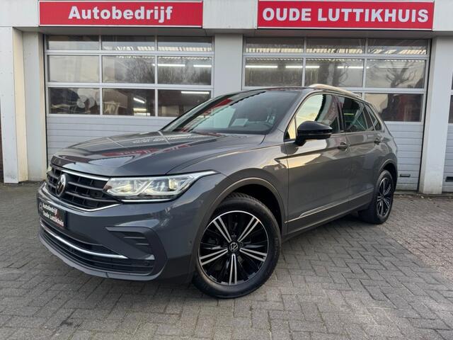 Volkswagen TIGUAN 1.5TSI 150PK DSG Active IQ-Light Virtual Camera ACC Trekhaak Navi