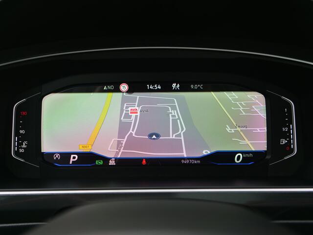 Volkswagen TIGUAN 1.5 TSI R-Line | panorama | head-up | Trekhaak..