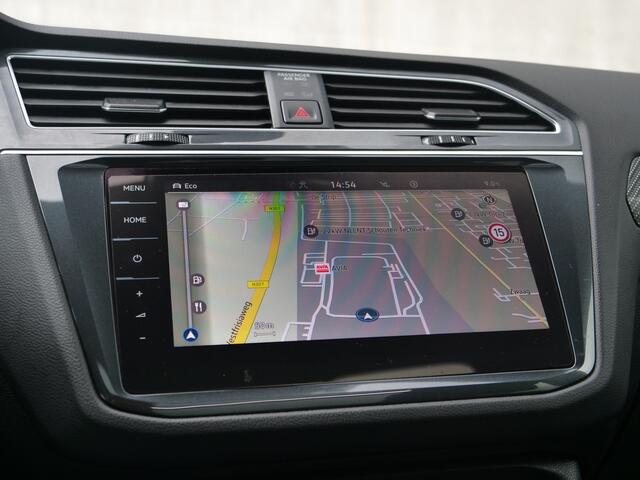 Volkswagen TIGUAN 1.5 TSI R-Line | panorama | head-up | Trekhaak..