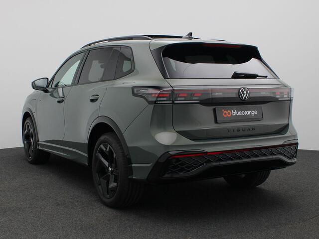 Volkswagen TIGUAN 1.5 eHybrid R-Line Edition 272PK DSG Black Style, Trekhaak, 19" LM Velgen, Keyless, Navi via Apple Carplay/Android Auto, Achteruitrijcamera, Side Assist, Elektr. Achterklep, Pano-Schuifdak
