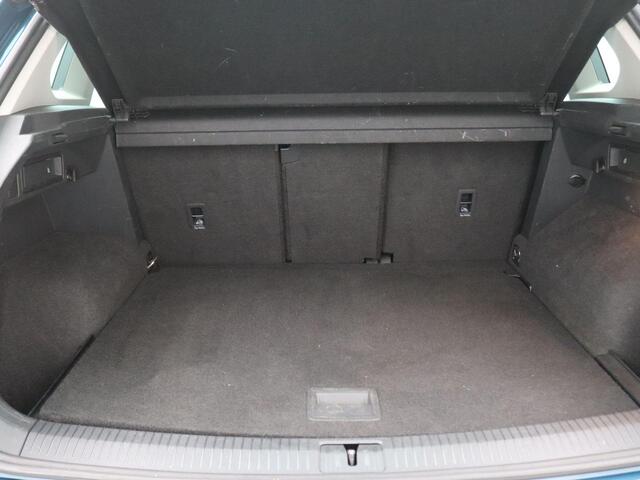 Volkswagen TIGUAN 1.5 TSI Life Business 150PK DSG Trekhaak, Achteruitrijcamera, Keyless, Navi, Adaptieve Cruise Control, Stoelverwarming, Elektr. Achterklep, 17" LM Velgen