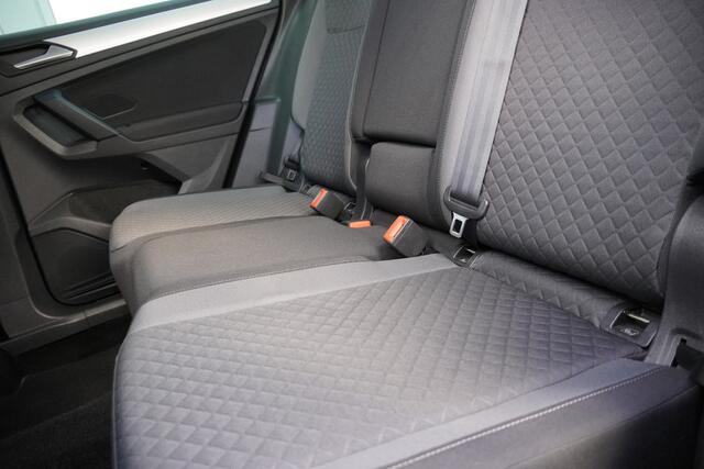 Volkswagen TIGUAN 1.5 TSI ACT 150PK! Automaat Comfortline BJ2019 Lmv 17" | Led | Pdc | Navi | Elek. achterklep | Climate control | Cruise control | Extra getint glas